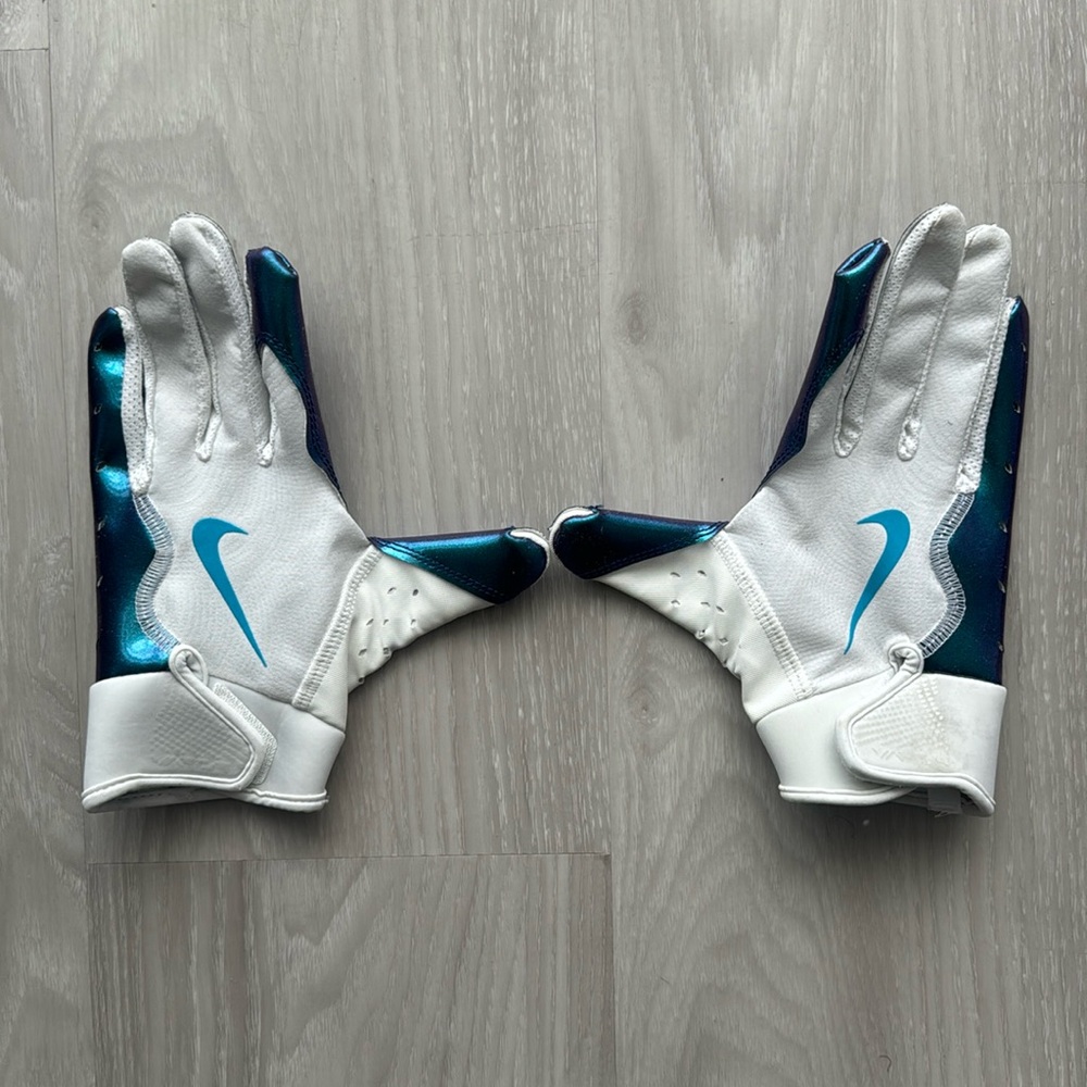 Nike Youth Vapor Jet 8.0 Iridescent
Football Glove